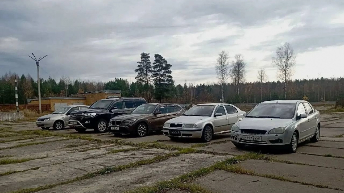 Конфискованные у кировчан иномарки передали военным в зоне проведения СВО