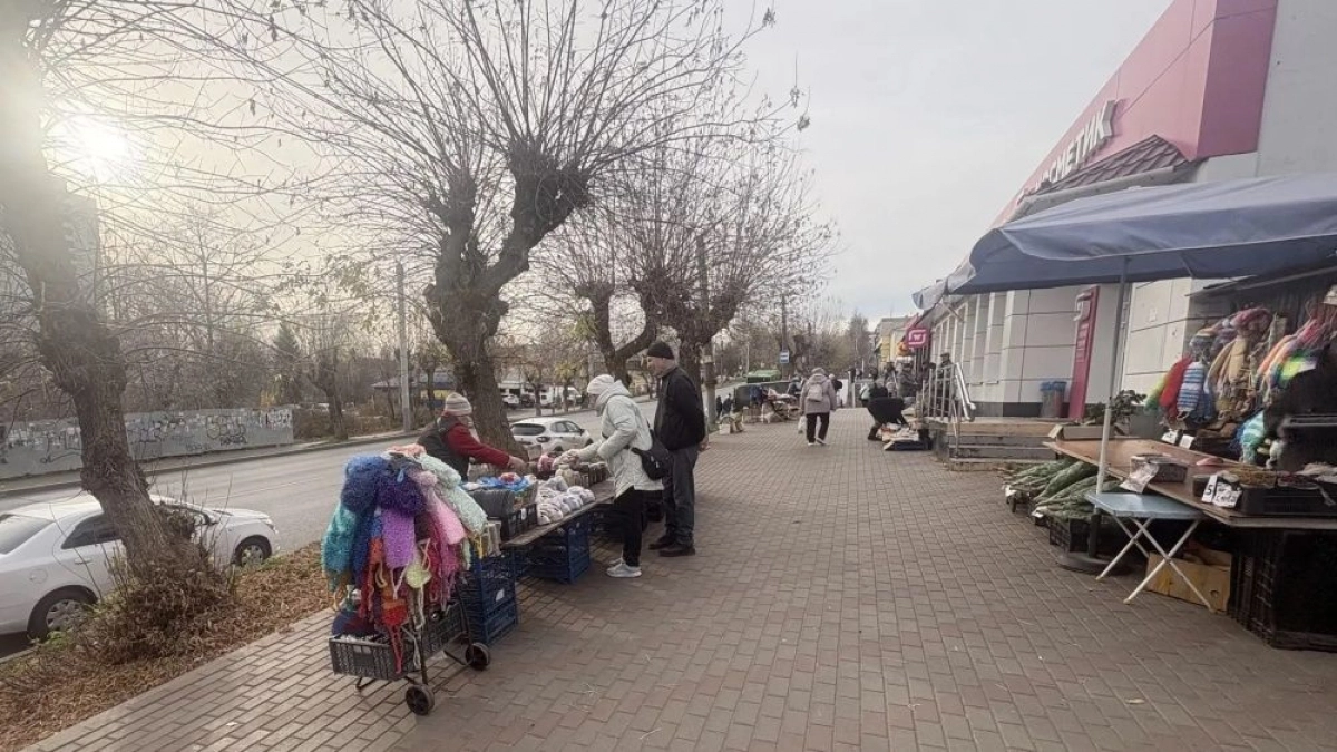 У Центрального рынка в Кирове выявили нелегальных торговцев
