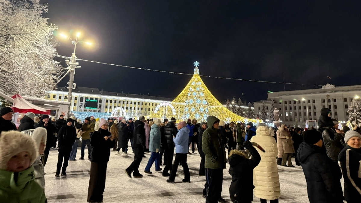 На новогоднее оформление Театральной площади потратят более 14 млн рублей