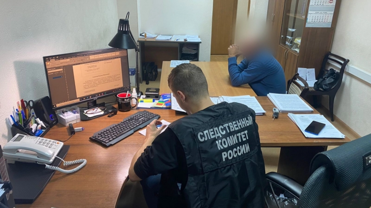 В Лебяжье мужчина целый год издевался над возлюбленной и избивал ее сына