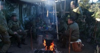 "Греемся от буржуйки, пельмени варим в ведре": как живут кировские резервисты