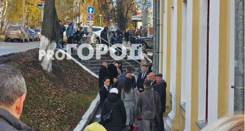 В Кирове простились с погибшим экипажем Ми-2: фоторепортаж с панихиды 