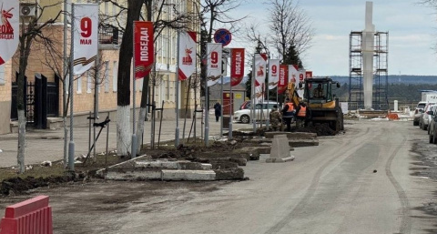 В Кирове благоустраивают мемориальную зону на набережной Грина
