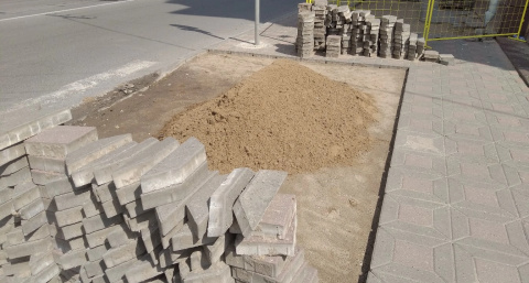 Кировские дорожники приступили к ремонту тротуаров после зимы
