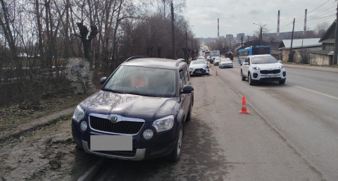 В Кирове на улице Луганской столкнулись Škoda и Lexus, есть пострадавший