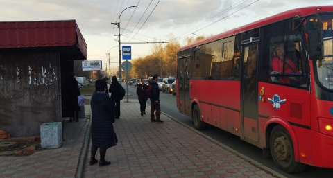 Дополнительные автобусы повезут кировчан на кладбища в дни поминовений