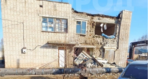 Следственный комитет взял на контроль дело об обрушение фасада дома в Чепецком районе