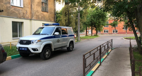 В Слободском районе участковому пришлось открыть огонь по налетчику с топором
