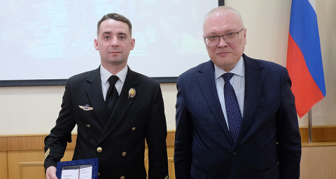Кировские пилоты посадили неисправный самолет с пожарными на борту