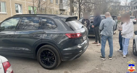Москвича задержали при попытке ввезти в Кировскую область крупную партию кокаина и клефедрона