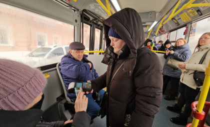 "Больше всего зайцев живет в Радужном и Порошино": будни кировского контроллера общественного транспорта 