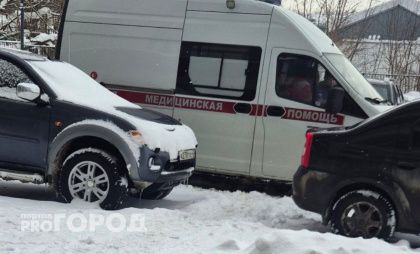 "Ужасный ушиб с кровоподтеками": глыба льда упала на 67-летнюю женщину в Кирове