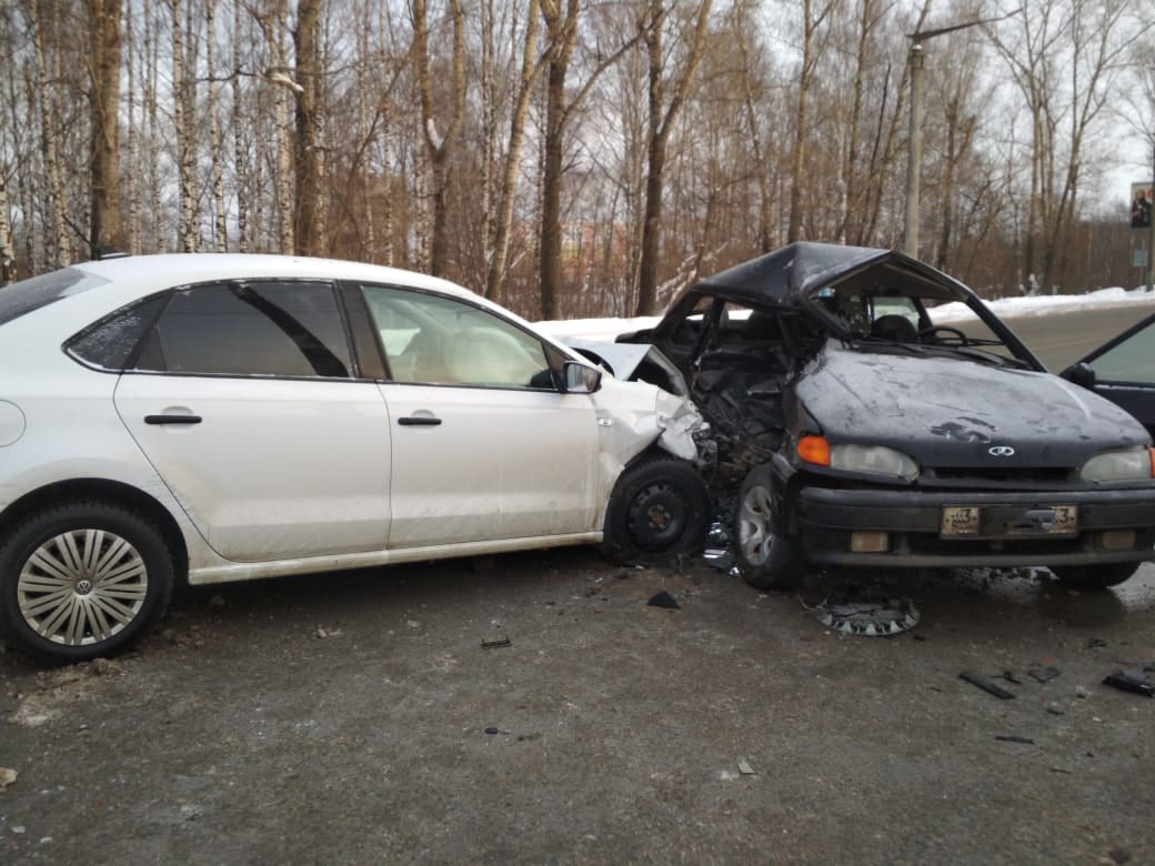 В Кирове на Слободском тракте из-за столкновения двух машин погиб мужчина