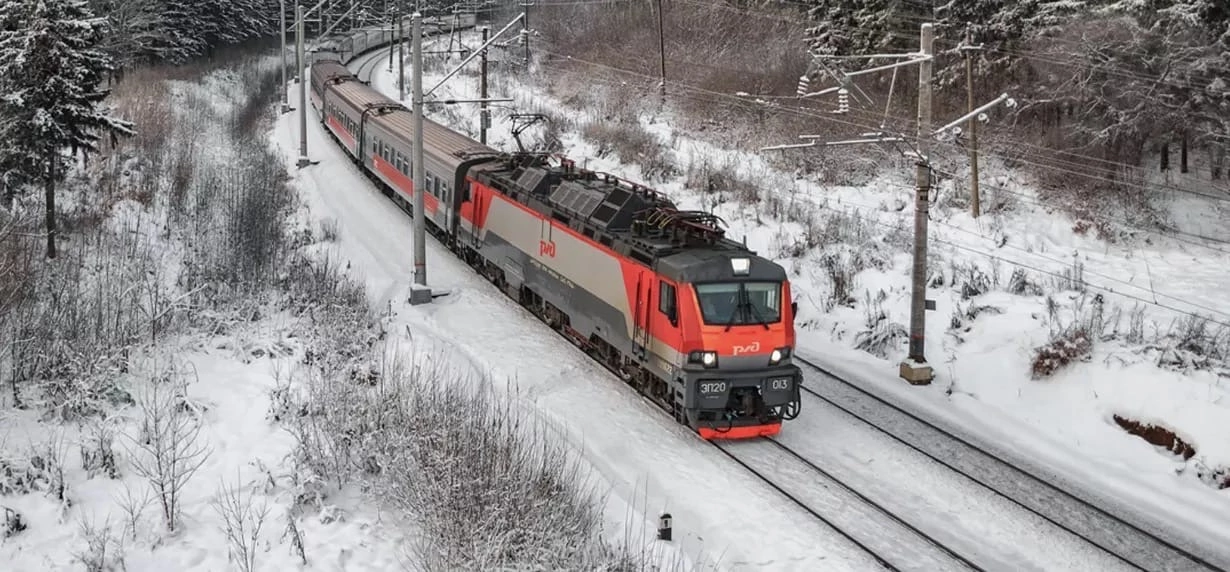 Житель Кировской области хотел сократить путь по железнодорожным путям и попал под поезд