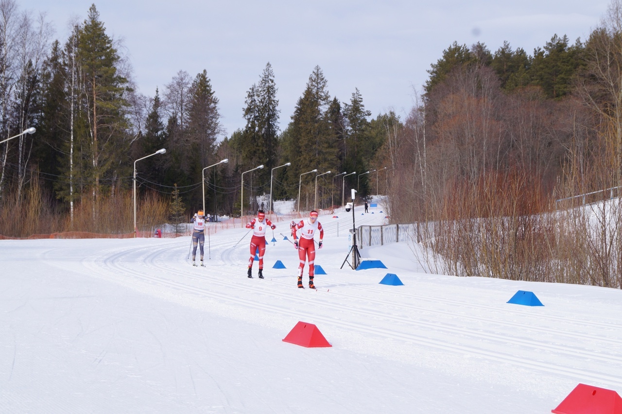 На соревнованиях в Кирово-Чепецке спортсмен бежал часть трассы на одной лыже