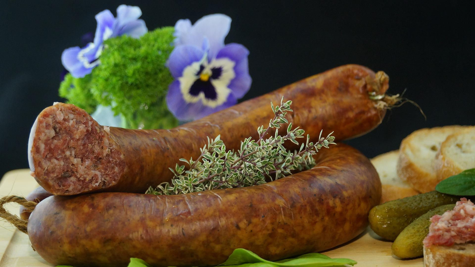 В Кировской области продавали опасное мясо и колбасу
