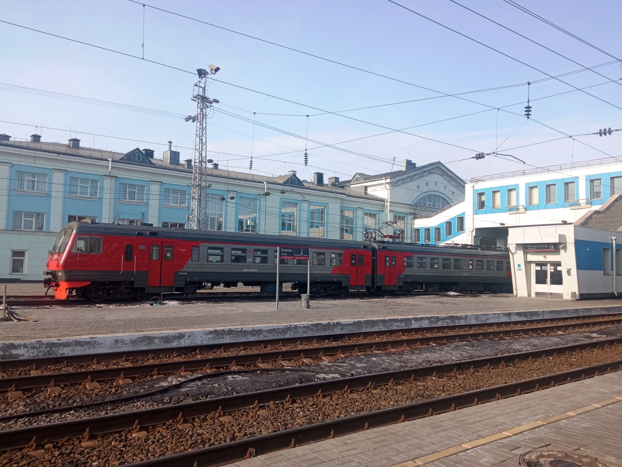 Дополнительные поезда свяжут Киров с Москвой и Питером