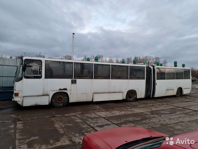 В Кирове выставили на продажу автобус-гармошку, переделанный в передвижной ночной клуб