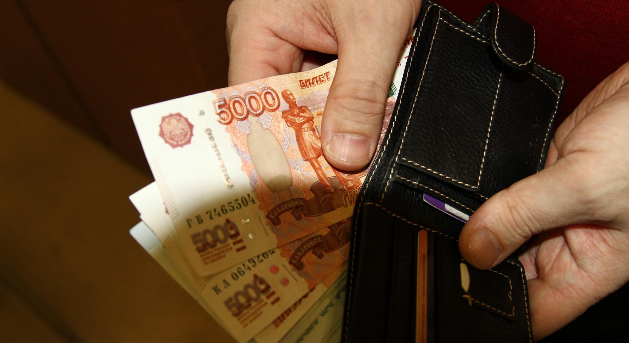 Пенсионерке из Кировской области подкинули пачку банкнот из «банка приколов»