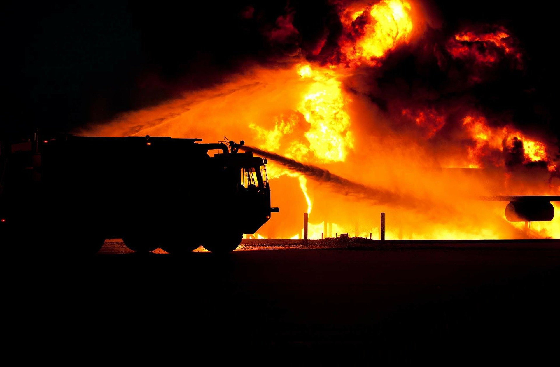 Есть пострадавший: появились новые сведения о крупном пожаре в Кировской области