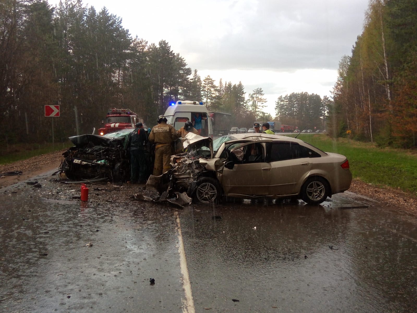 На трассе в Кировской области насмерть разбились два водителя иномарок