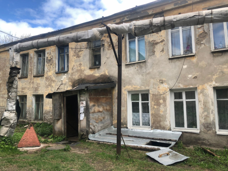В Кирове из-за прорыва трубы может рухнуть аварийный дом