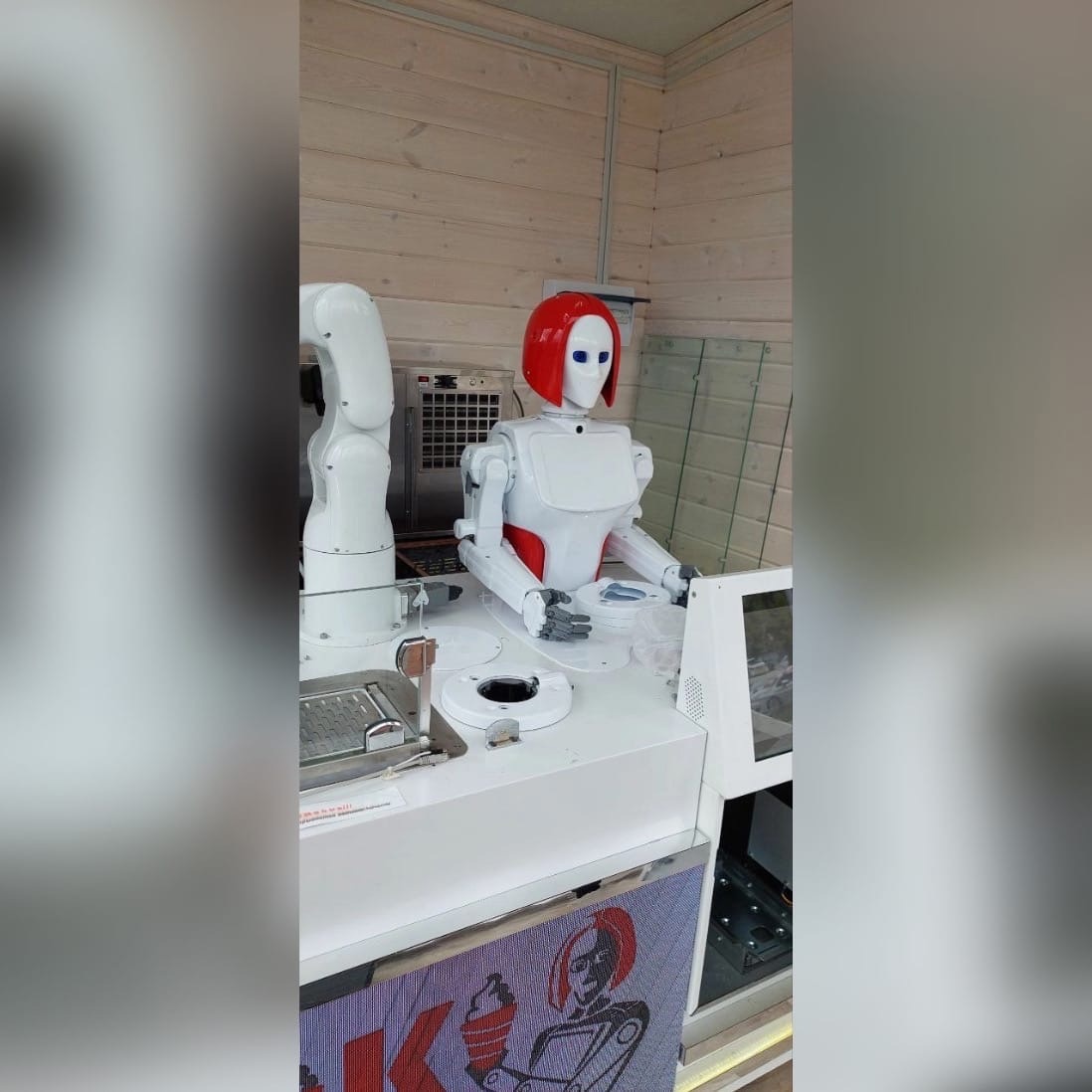 В Кирове робот-продавец KIKI начнет продажу мороженого