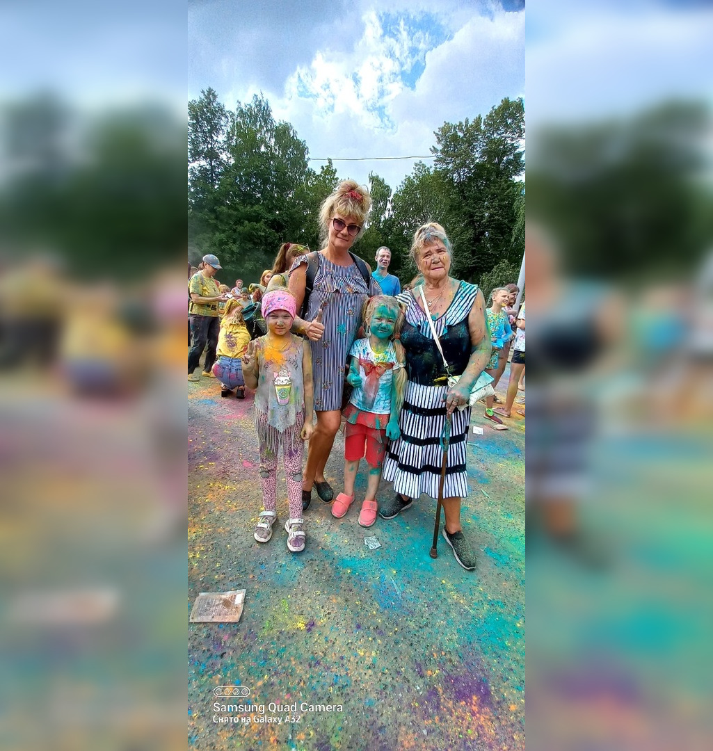 "Радужные воспоминания на всю жизнь": гостья из Заполярья посетила фестиваль Холи в Кирове