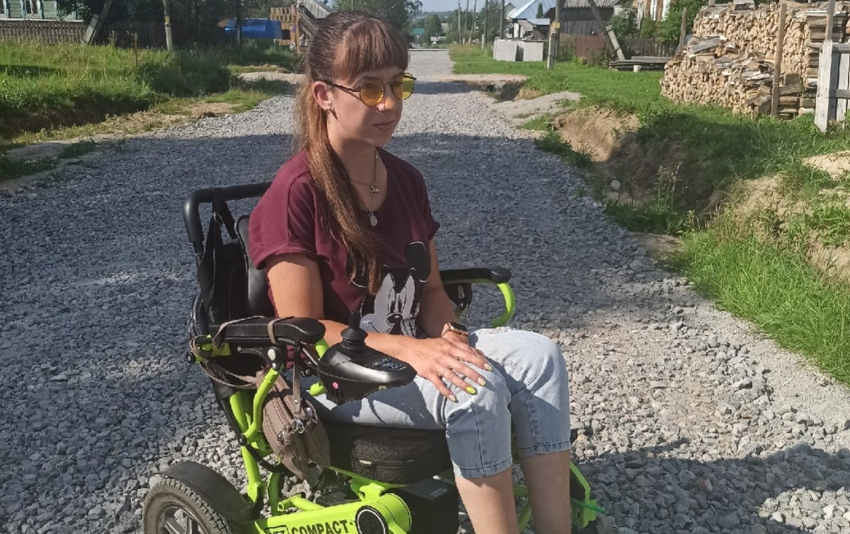 В Кировской области у инвалида ломается коляска из-за свежеотремонтированной дороги