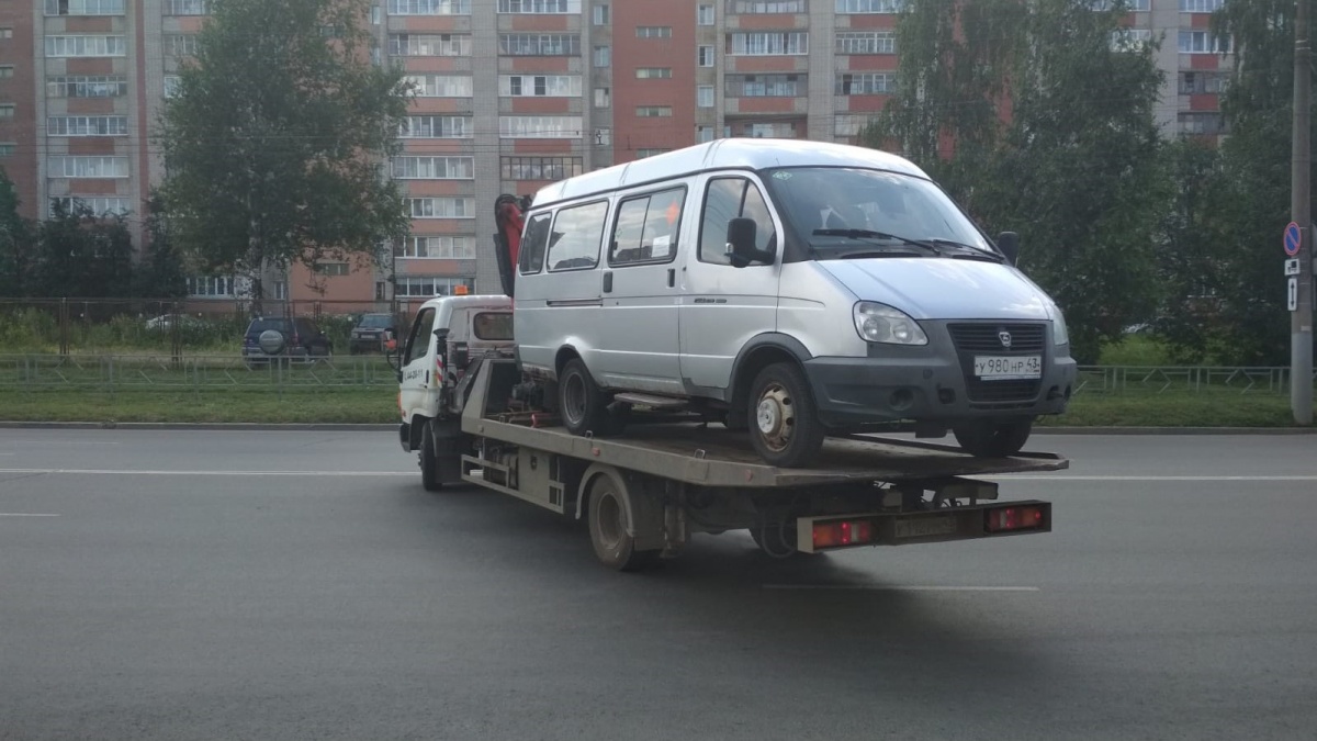 В Кирове у незаконного перевозчика арестовали маршрутку