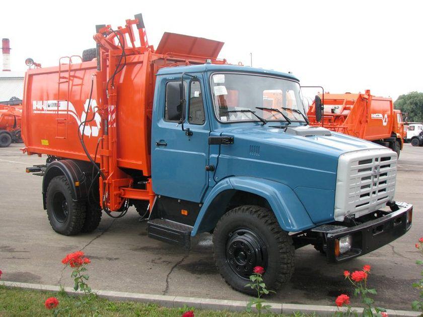 В Кировской области мужчина умер под колесами мусоровоза