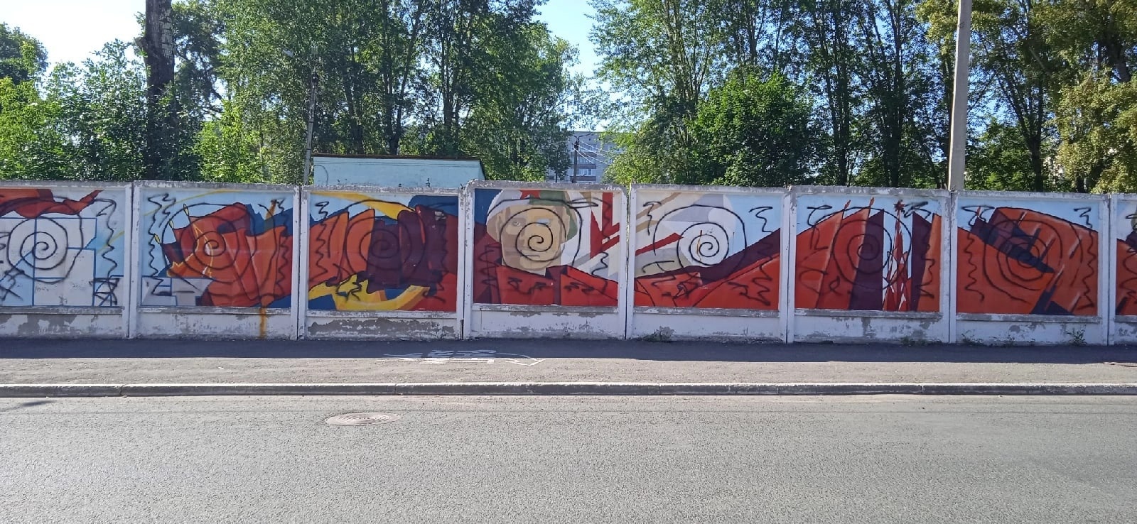 В Кирове вандалы испортили граффити, посвященные Дню Победы