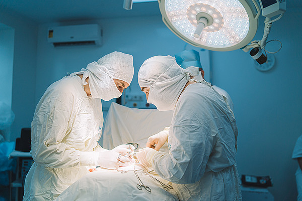 Кировские врачи провели семь операций ребенку без пальцев