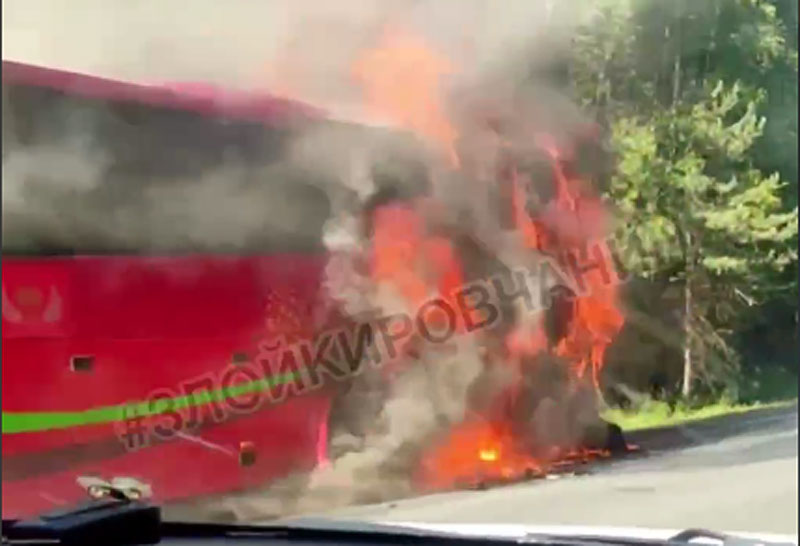 В Кировской области загорелся рейсовый автобус