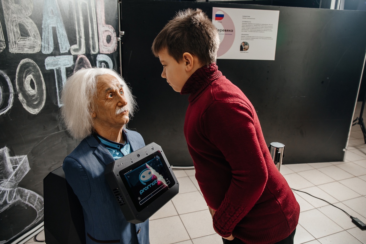 В Киров приехали знаменитая робособака из YouTube-роликов и  робот-двойник Эйнштейна 