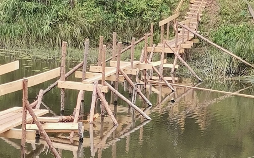 В Кировской области неизвестные разрушили мост