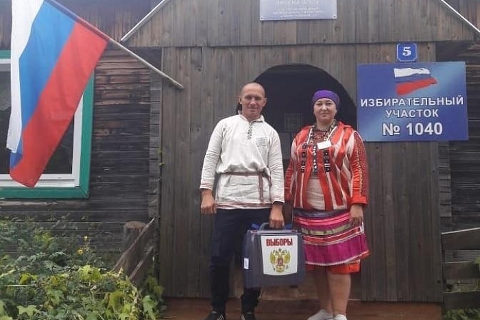 "Негласный челлендж": в Кировской области жители голосуют и демонстрируют наряды