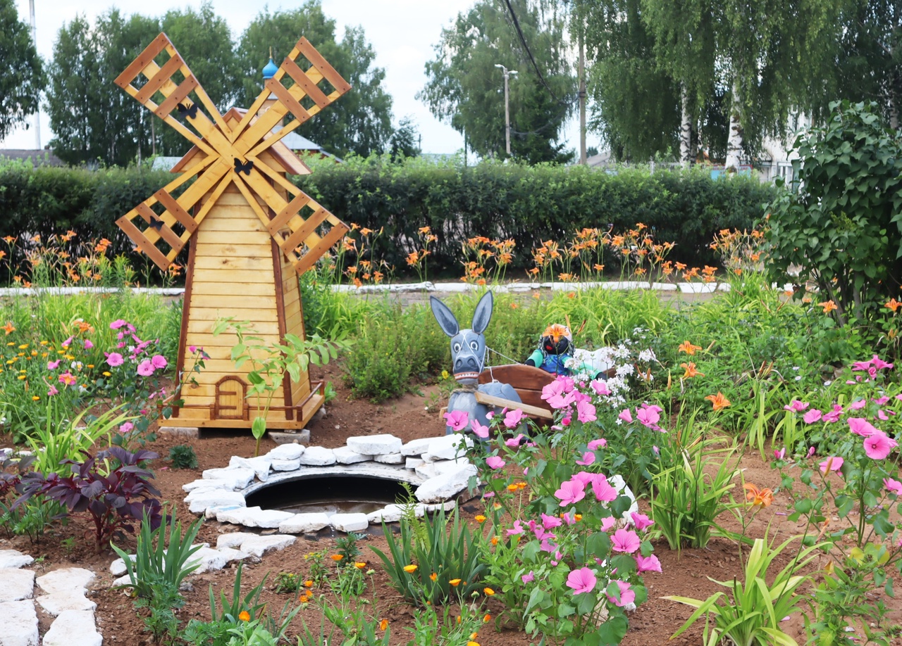 Осужденные Кировской области украсили колонии фонтанами и скульптурами