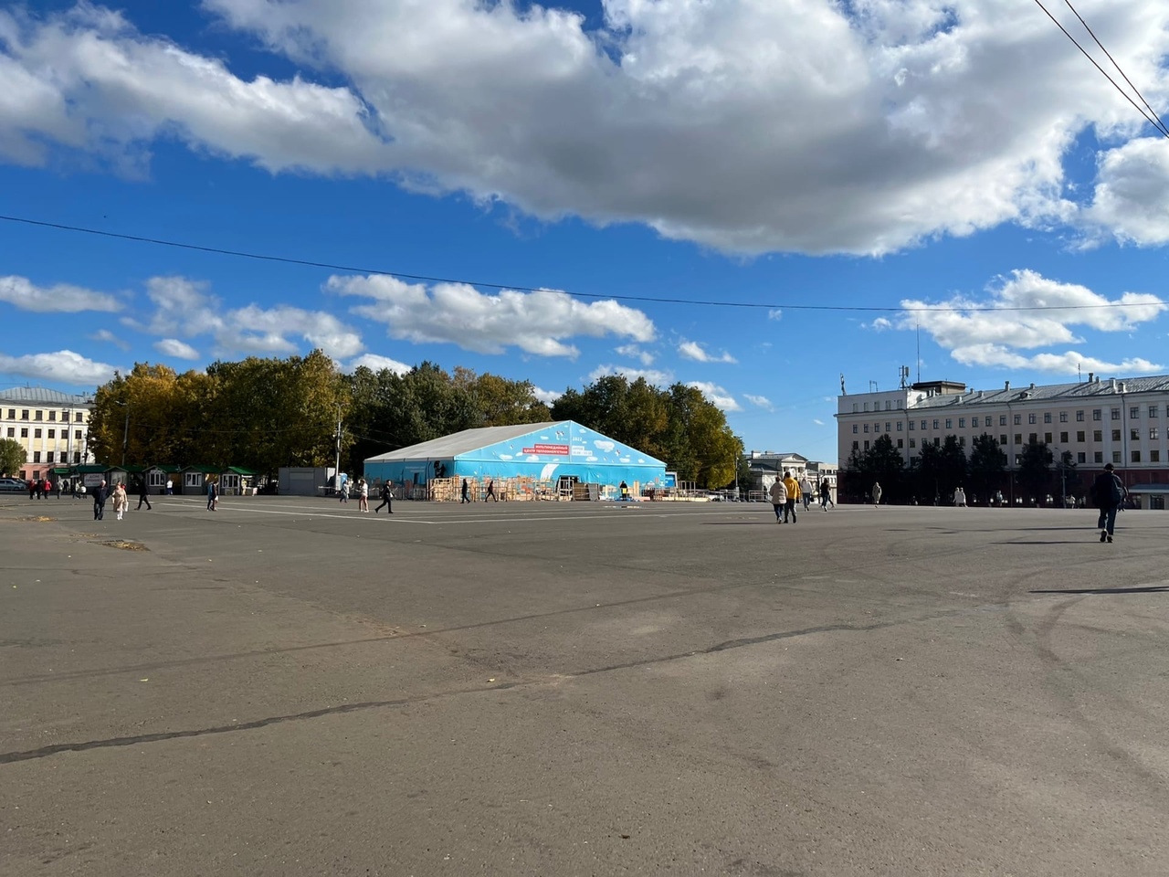 Стало известно, для чего возводят павильон на Театральной площади в Кирове