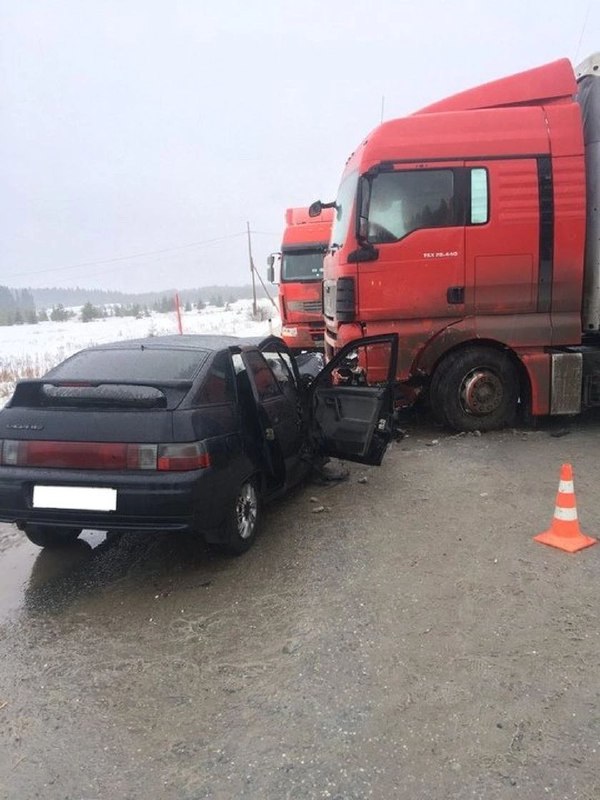 В Кировской области водитель устроил ДТП, убившее трех взрослых и покалечившее двух детей