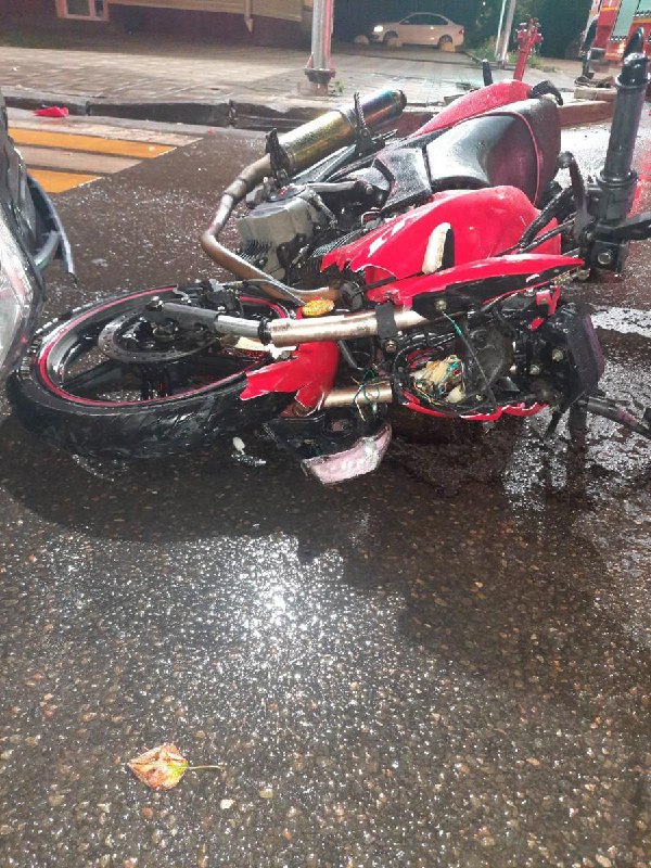 В Кирове водитель Lada Granta сбил 20-летнего мотоциклиста