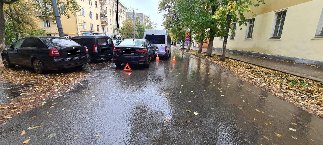 Массовое ДТП с четырьмя машинами в центре Кирова покалечило двух человек