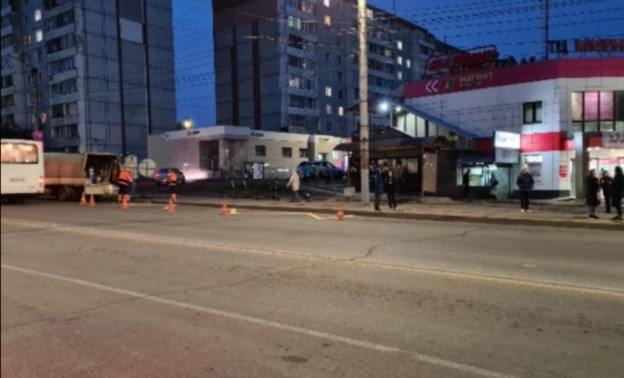 В Кирове начали наносить желтую разметку у остановок