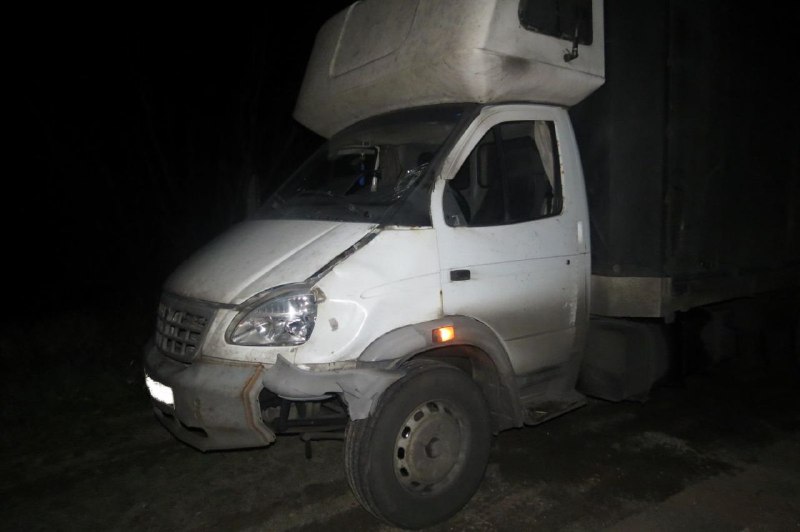 В Кировской области мужчина погиб под колесами грузовика