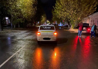 В Кирове таксист ночью сбил двух девушек