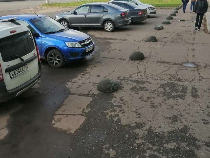 В Кирове начали ограничивать парковку