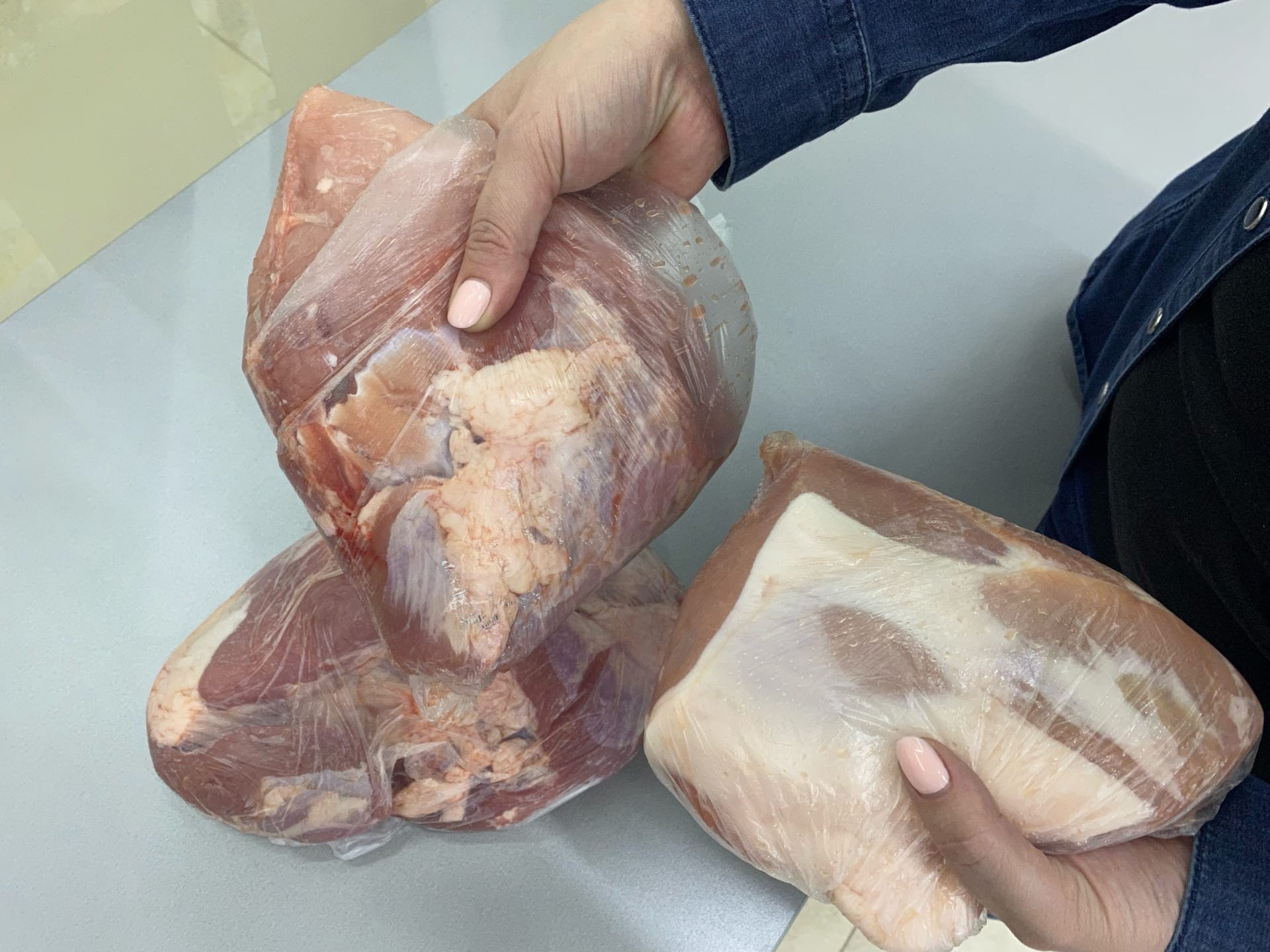 По кировским магазинам распространили 32 тонны мяса неизвестного происхождения  
