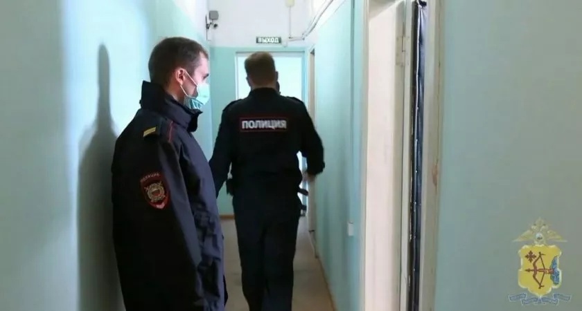 В Кировской области задержали девушку, обманывающую людей под видом сотрудника прокуратуры