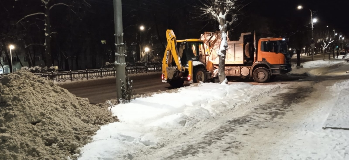 В кировской мэрии озвучили список улиц, где нельзя парковать машины из-за уборки снега 