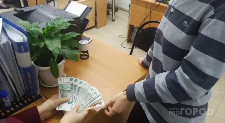 В Кирове сотрудник муниципального учреждения подозревается в получении взятки